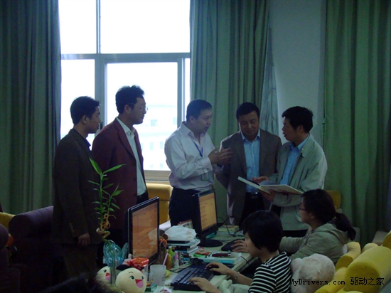 桂林市副市长巫家世等领导莅临网丫集团参观指