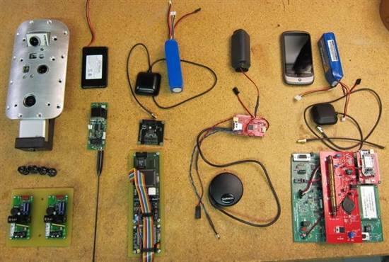 技术宅伤不起 美国牛人自造火箭成功发射-技术