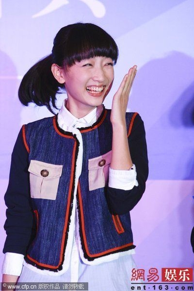 周冬雨代言卖萌不断囧态百出-周冬雨,卖萌,囧