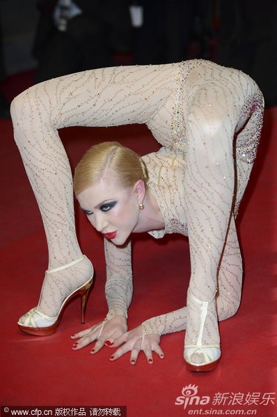 《悸动的冬青木》戛纳红毯女星秀柔术-女星,戛