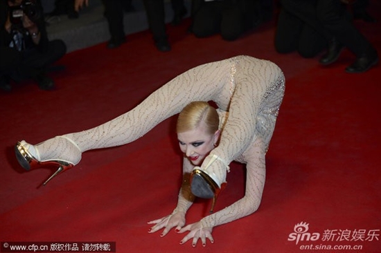 《悸动的冬青木》戛纳红毯女星秀柔术-女星,戛