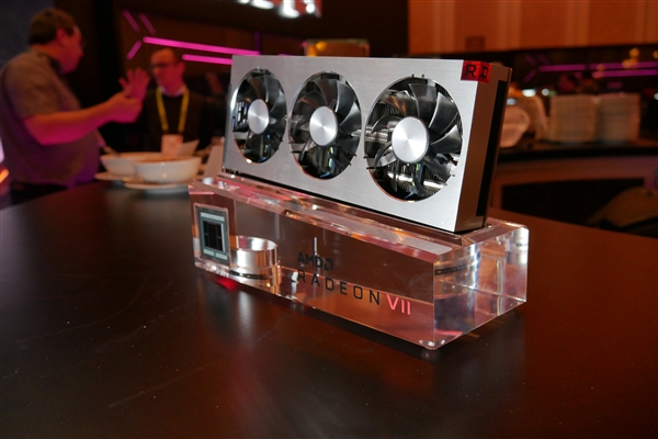 AMD 7nm Radeon VII͵͵һ˫ֻʣһ