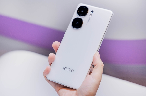 性能最强的安卓双芯旗舰！iQOO Neo9S Pro真机现身