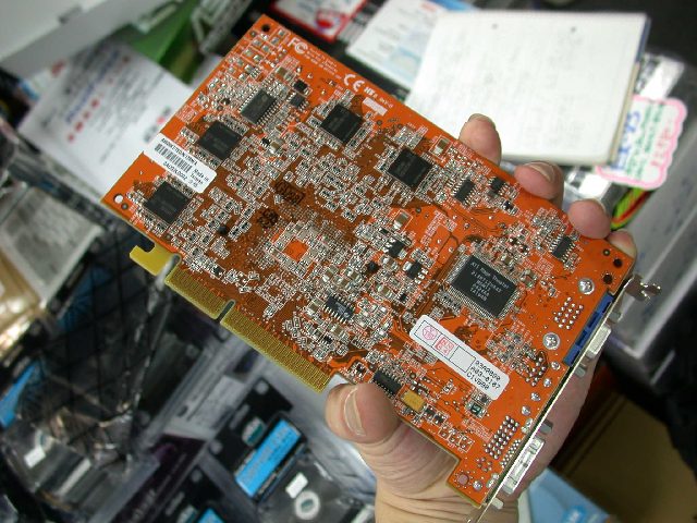 Duron1.8GHz&ASUS 9600 XT等新品预览