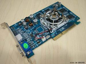 旌宇擒镭者FX5200ULTRA白金版，DX9游戏入门首选显示卡