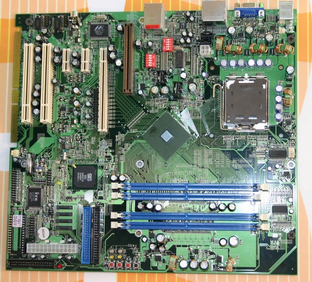 Computex2004速递，SiS的PCI-E主板