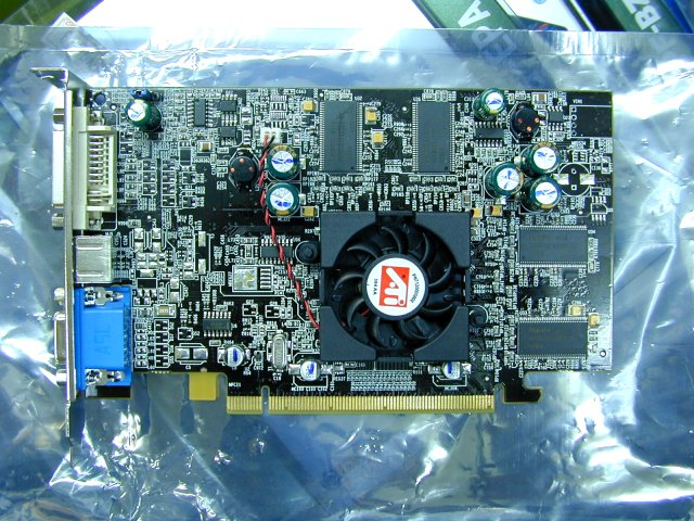 该卡采用PCI-Express接口，使用128MB DDR SDRAM，拥有D-Sub ...