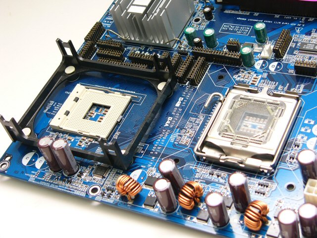 Asrock让LGA775与Socket478并存