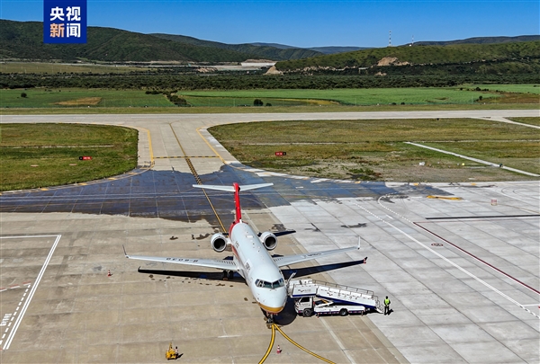 国产商用飞机ARJ21开启“环青藏高原”演示飞行:航线开通不远了