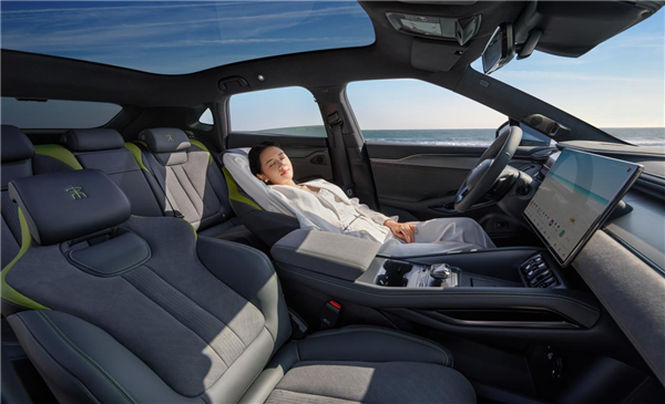 比亚迪最美纯电轿跑SUV 新款宋L EV上市:18.98万起