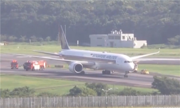 辅助动力装置漏油:日本一波音客机起飞前机尾冒烟