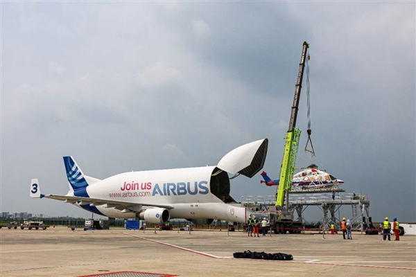 全球仅剩5架!空客“大白鲸”运输机首次运抵中国青岛