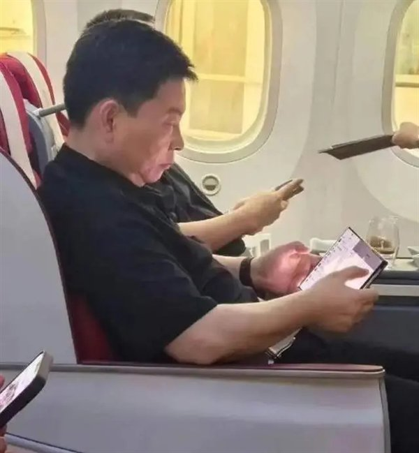 全球首款!京东方董事长陈炎顺谈华为三折叠:与华为共同研发