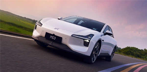 庆祝MONA M03上市大火!何小鹏亲自为员工送温暖 喜不自禁