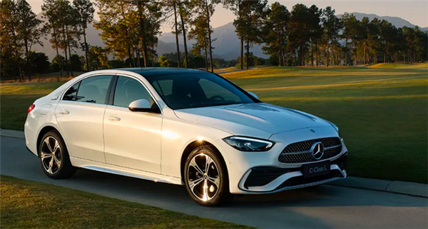 车机智能化大幅提升!新款北京奔驰C级上市:33.48万起售