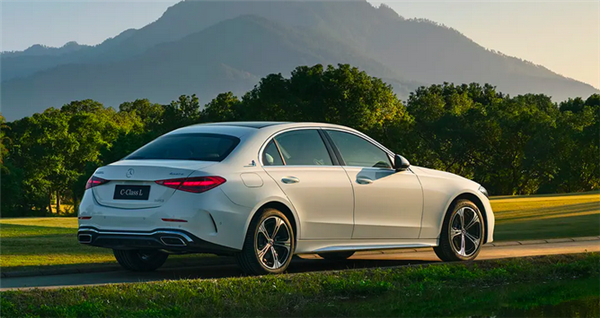 车机智能化大幅提升!新款北京奔驰C级上市:33.48万起售