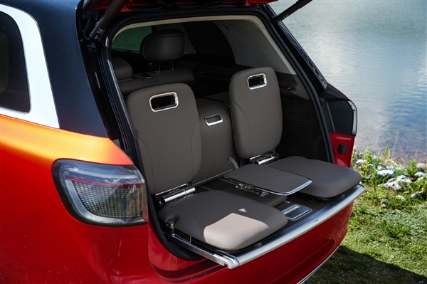 再给宝马X5上强度!问界M9大五座版上市:46.98万起