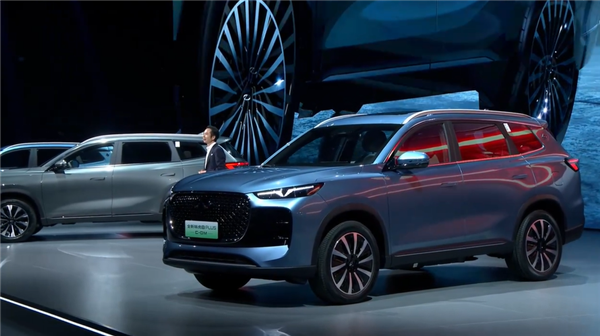 燃油插混一次配齐 全新奇瑞瑞虎8PLUS上市:10.99万起