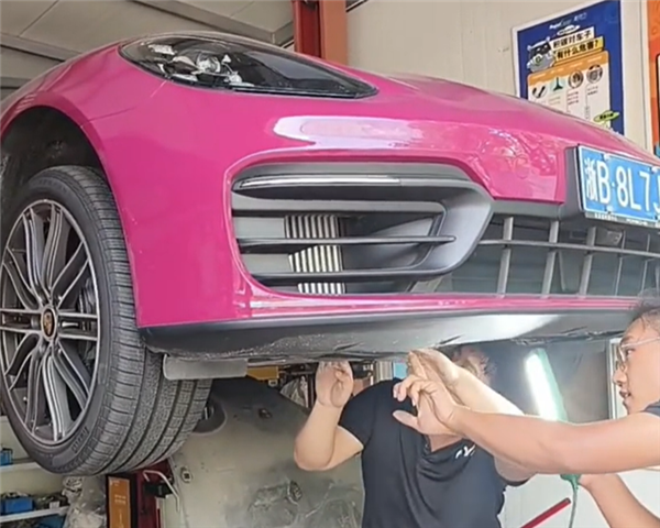 小猫卡车里保时捷车主果断拆车救猫 网友:怪不得能开保时捷