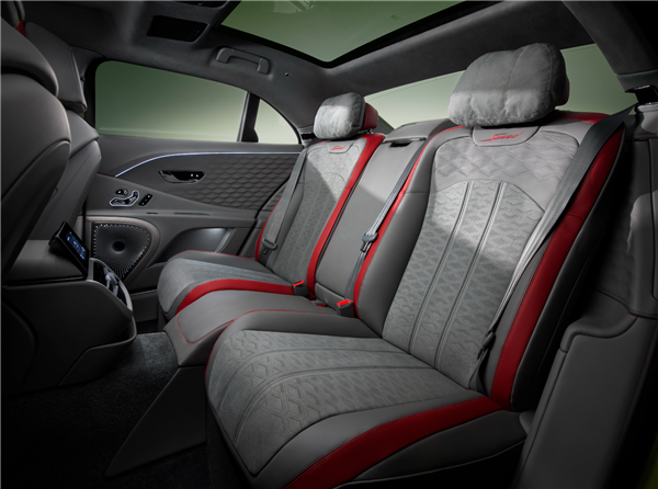 宾利史上最强四门轿车!新款宾利飞驰发布:V8插混动力 3.5秒破百