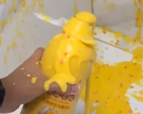 山姆杨枝甘露被指开盖后炸了 客服:可能是运输过程挤压碰撞