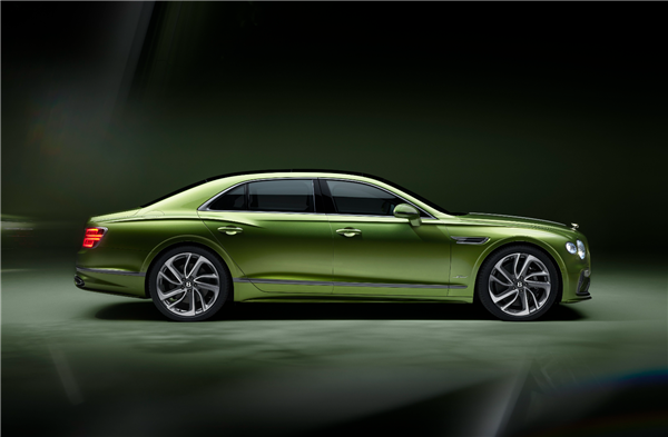 宾利史上最强四门轿车!新款宾利飞驰发布:V8插混动力 3.5秒破百