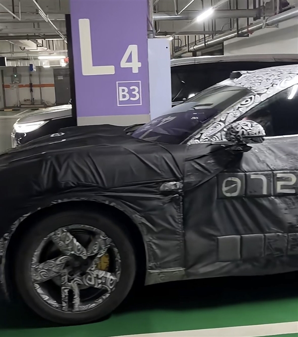 车头超长可放V12 小米SUV最新谍照曝光:能看到内饰了