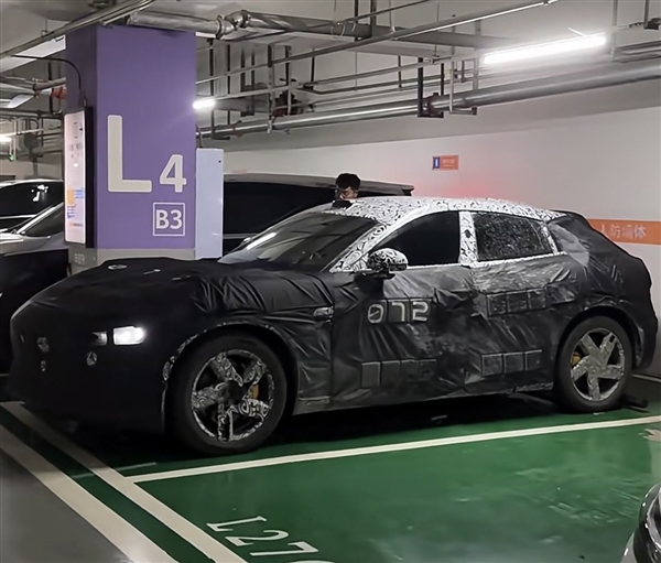 车头超长可放V12 小米SUV最新谍照曝光:能看到内饰了