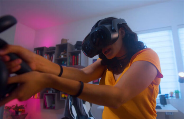 HTC VIVE新一代XR头显VIVE Focus Vision发布:可直连PC显卡