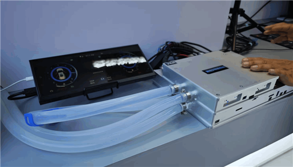 英特尔发布第二代AI增强SDV SoC：车企自由度更高 AI性能提升10倍