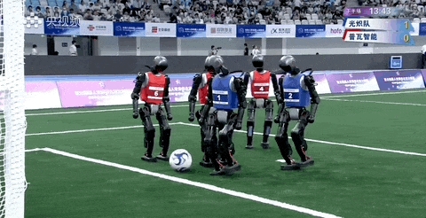 宇树机器人“撞人逃逸”火到国外 王兴兴回应:下次不遥控了