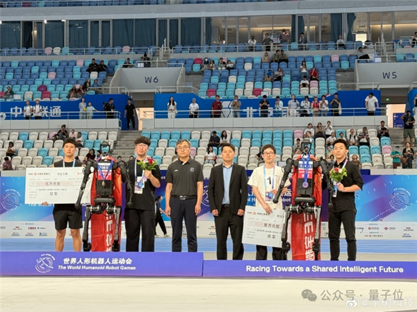 宇树机器人“撞人逃逸”火到国外 王兴兴回应:下次不遥控了