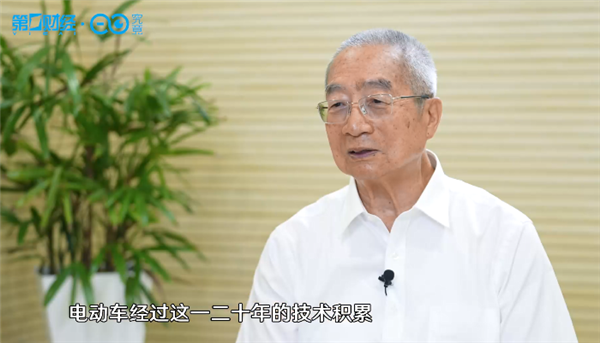 周大地预测:固态电池全面使用或早于2030年 2035年燃油车可能没人再买