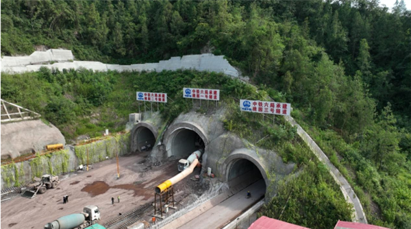 设计时速350公里！西渝高铁桃园隧道群顺利贯通