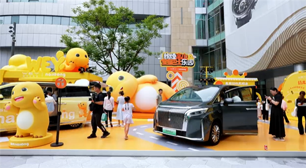带娃神器实锤!魏牌高山7实车亮相 更有“奶龙”联名车衣