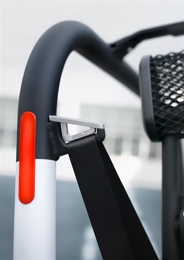 宝马发布全新纯电概念摩托:自带防护笼 骑行无需戴头盔