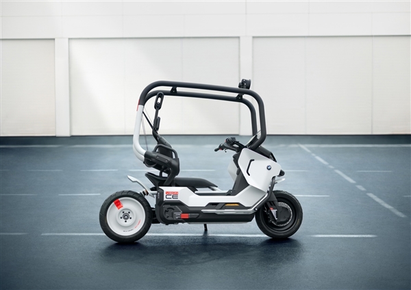 宝马发布全新纯电概念摩托:自带防护笼 骑行无需戴头盔