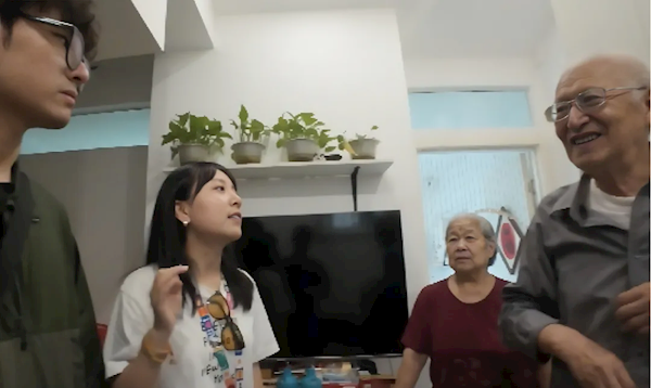 小米产品为何老年人也易上手：半年26次入户调研