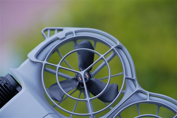 会飞的跟拍摄影师!大疆DJI Neo 2图赏