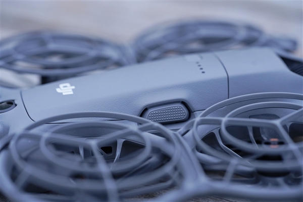 会飞的跟拍摄影师!大疆DJI Neo 2图赏