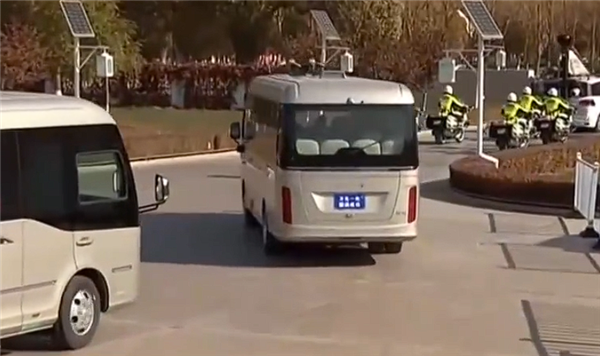 车牌写万无一失 神二十一全新转运车红旗国悦亮相