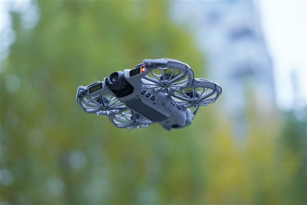会飞的跟拍摄影师!大疆DJI Neo 2图赏
