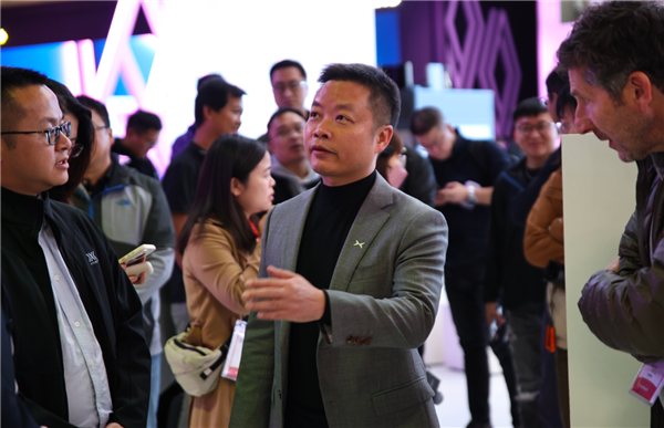 何小鹏曾找罗永浩做飞行汽车负责人:认为他是难得人选