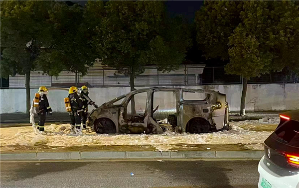 原因公布!理想汽车回应上海MEGA起火事件 将为召回车辆更换电池