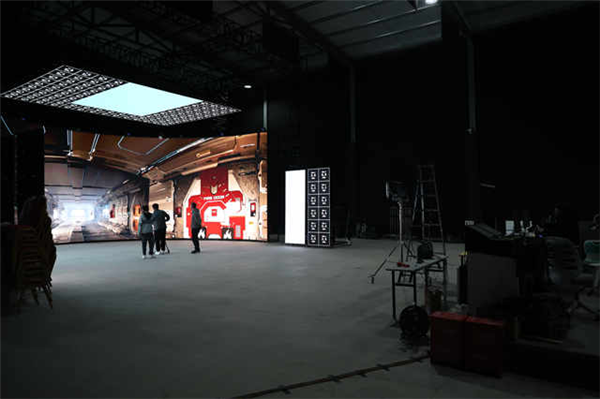 去横店探班后 我们发现绿幕正在被一块LED屏淘汰