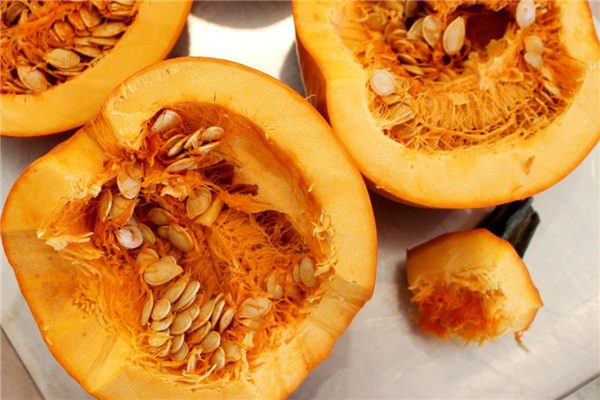 美国万圣节一次要扔掉10亿磅南瓜垃圾！他们为什么不吃?