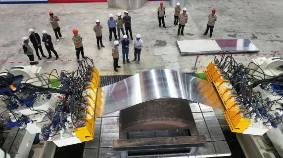 中国航空制造装备重大突破！世界最大蒙皮拉伸机通过验收