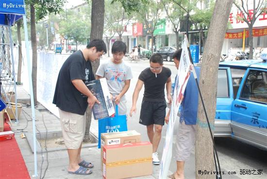 风雨无阻 “2009技嘉金牌主板全国巡回体验活动”开往开封