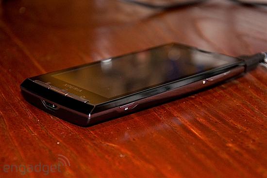 索尼爱立信发布首款Android手机XPERIA X10 