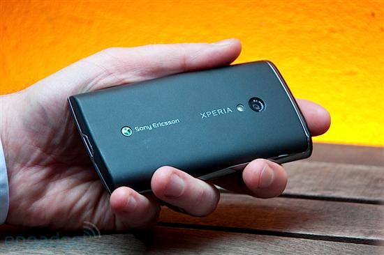 索尼爱立信发布首款Android手机XPERIA X10 